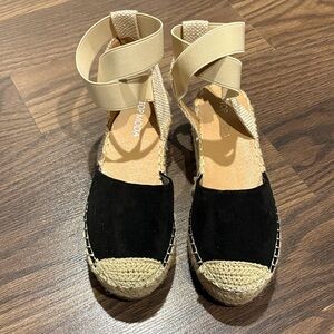 TOP Moda Black and Tan Espadrille Sandals